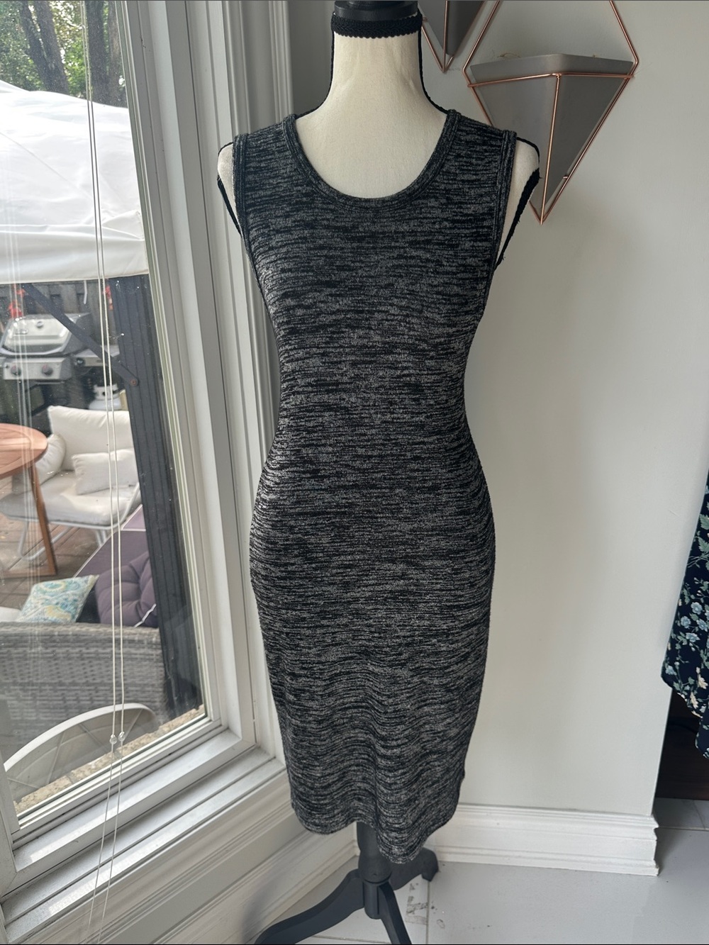WILFRED FREE ARITZIA Sleeveless White Black Midi Tank Sheath Dress Knit Sz Small